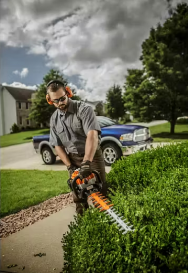 STIHL HEDGE TRIMMER 30 IN HS 82T, GENUINE NEW