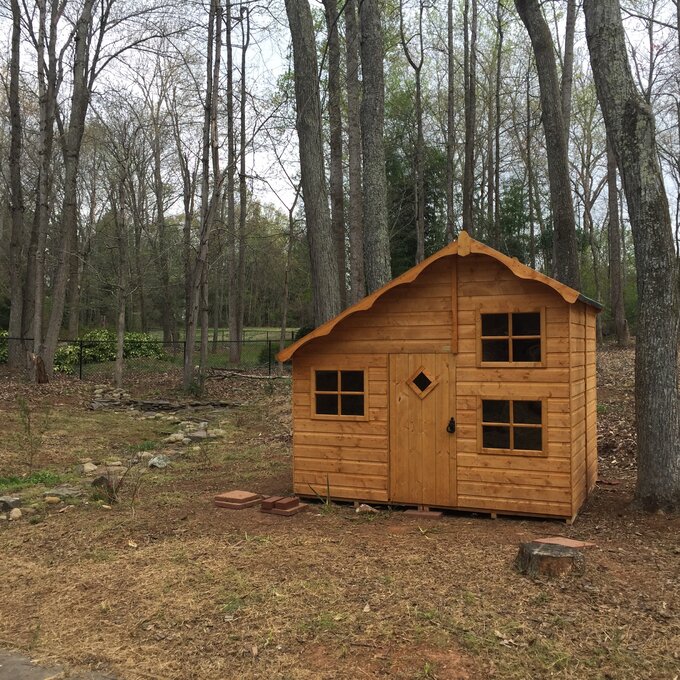 7.71′ X 6.75′ PLAYHOUSE