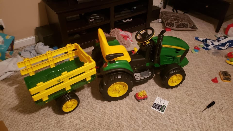 · Peg Perego John Deere Ground Force Tractor with Traier