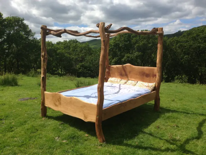 【Furniture】Rustic Oak Four Poster Tree Bed (comes with full size mattress)