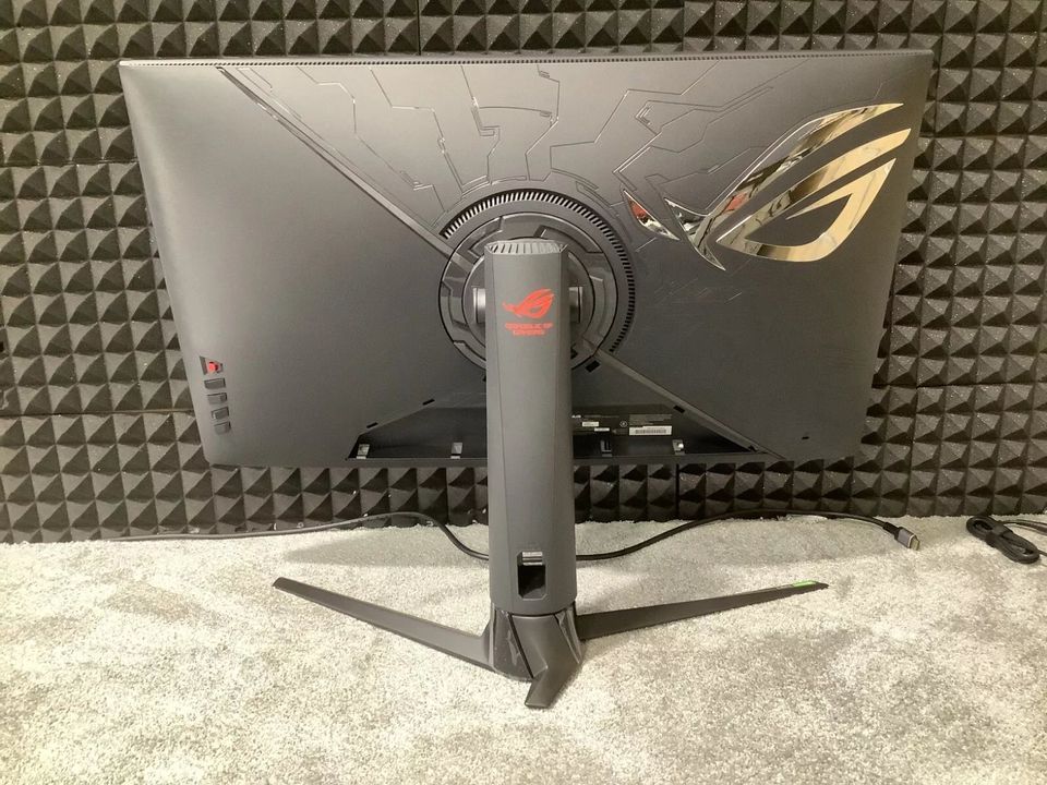 ASUS ROG Swift 32 inches 4K HDR 144Hz DSC Gaming Monitor (PG32UQX)