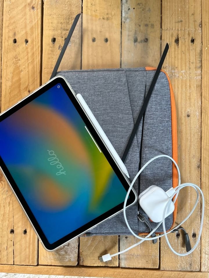 iPad Air 5th gen (2022) and Apple Pencil 2nd gen 256GB