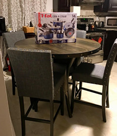 New classic furniture Gia 5-piece counter tableware 1 table and 4 chairs, 42.25 inches