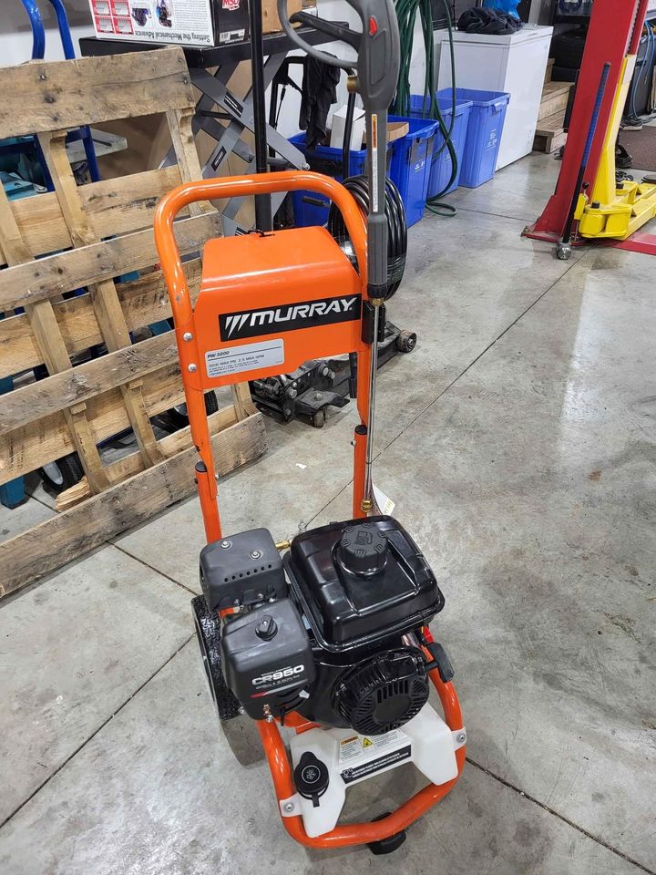 · BRAND NEW - 3200psi Murray Pressure Washer