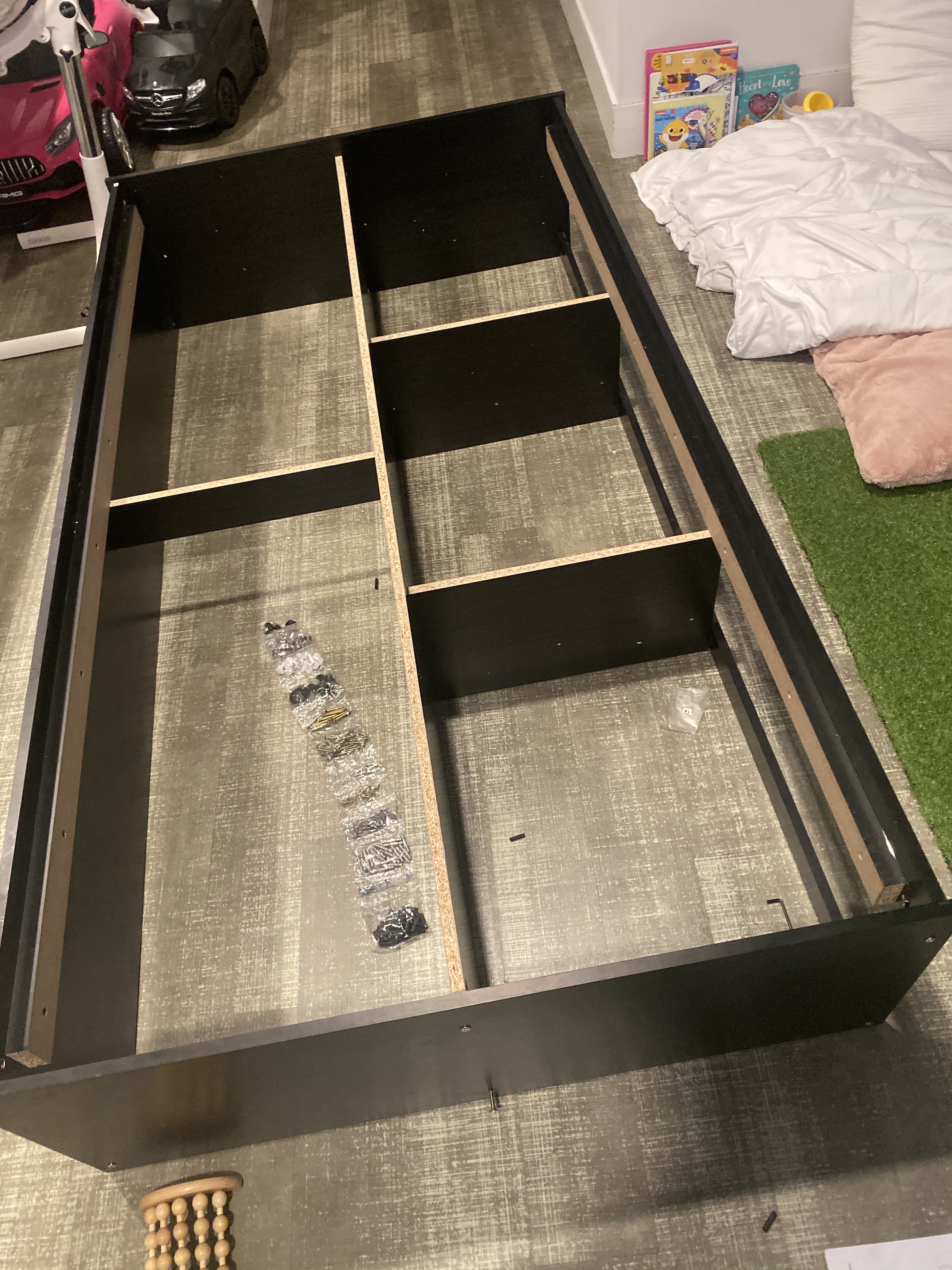 【Furniture】Hodedah Twin-Size Captain Bed with 3-Drawers and Headboard in Black